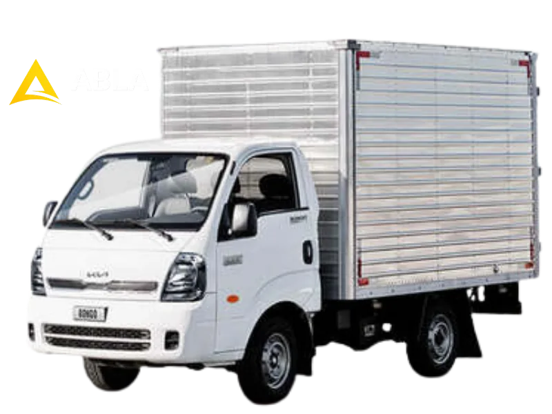 Kia Bongo baú branco, a maior caixa da frota Locatruck